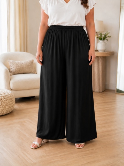 Czarne spodnie plus size z szerokimi nogawkami
